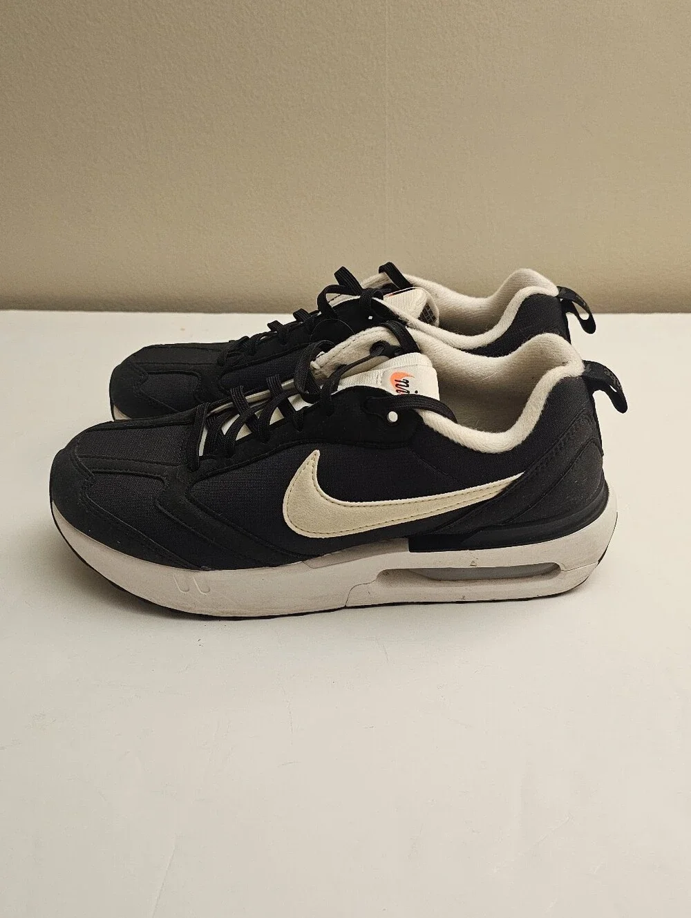 Nike Air Max Dawn Black and Cream Low-Top Air Cushion Sneakers 7Y